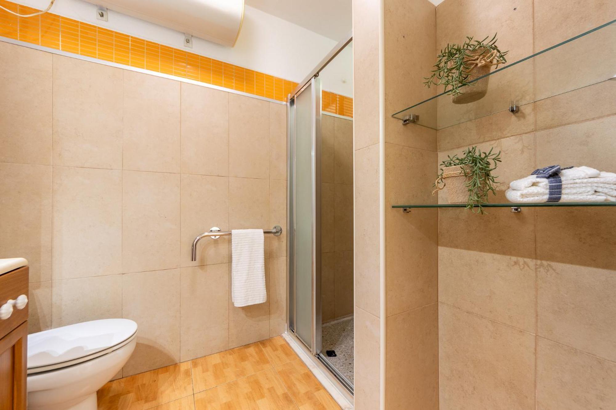 Luminoso Bungalow Con Parking Тарагона Екстериор снимка